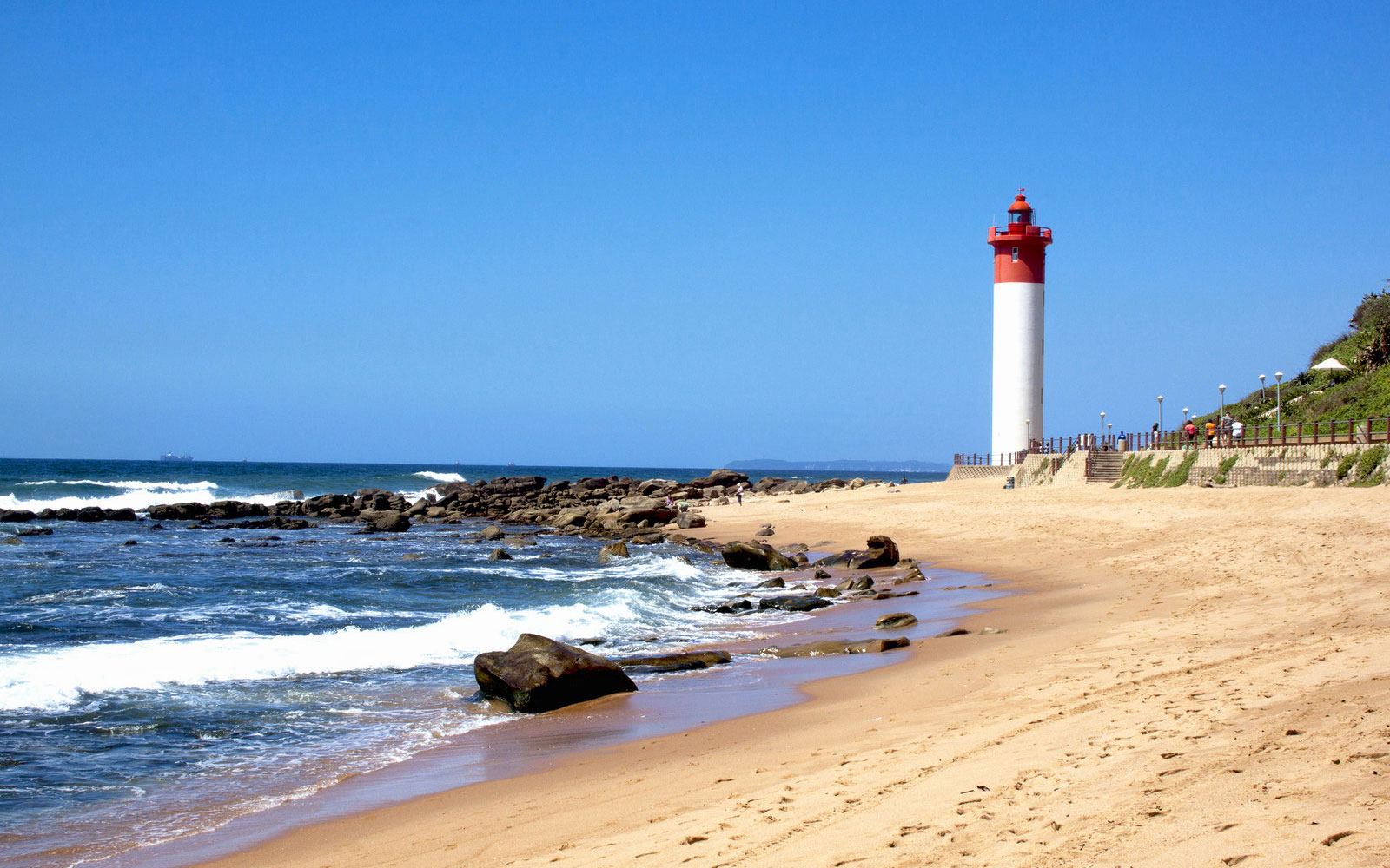 https://mdw-travel-data-us-east-1.s3.amazonaws.com/img/country/South-Africa/Umhlanga-Rocks-Beach/img_00.jpg
