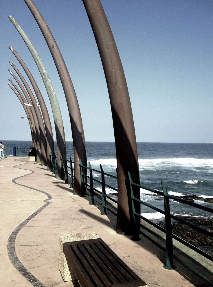 https://mdw-travel-data-us-east-1.s3.amazonaws.com/img/country/South-Africa/Umhlanga-Rocks-Beach/img_02.jpg
