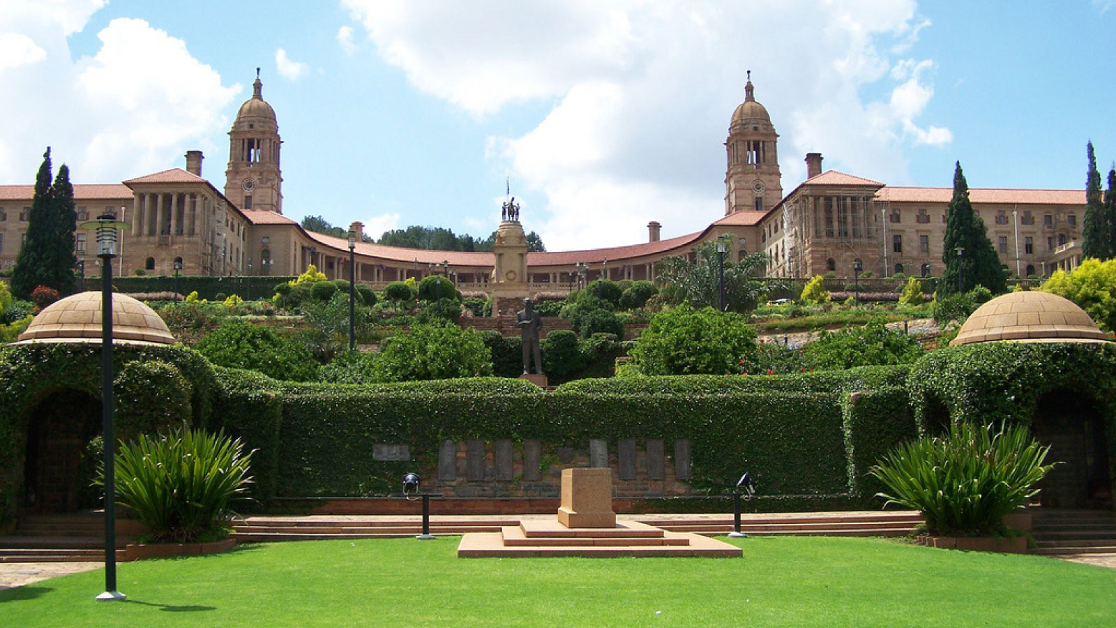 https://mdw-travel-data-us-east-1.s3.amazonaws.com/img/country/South-Africa/Union-Buildings/img_00.jpg