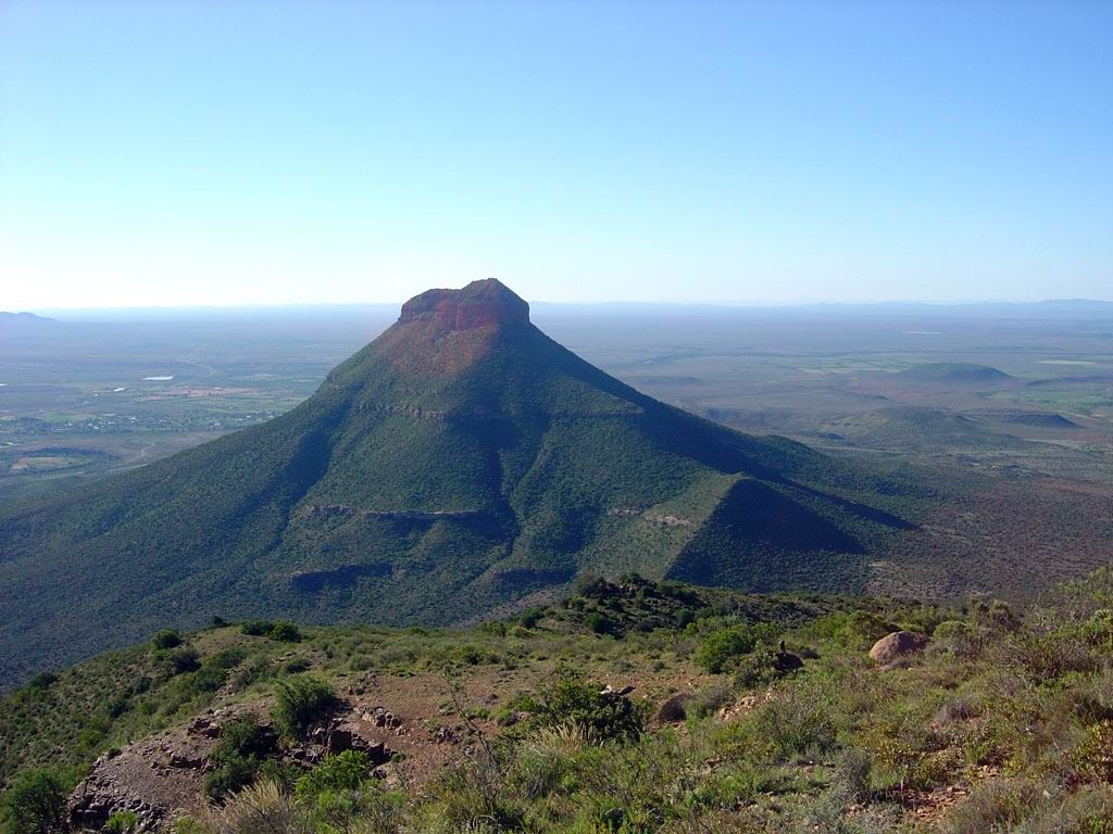 https://mdw-travel-data-us-east-1.s3.amazonaws.com/img/country/South-Africa/Valley-of-Desolation/img_02.jpg