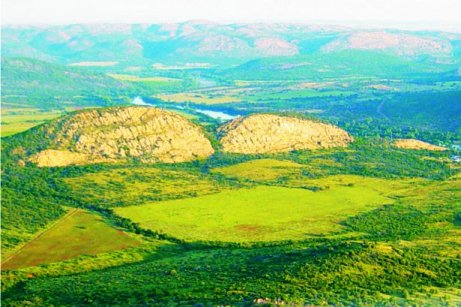 https://mdw-travel-data-us-east-1.s3.amazonaws.com/img/country/South-Africa/Vredefort-Dome/img_03.jpg