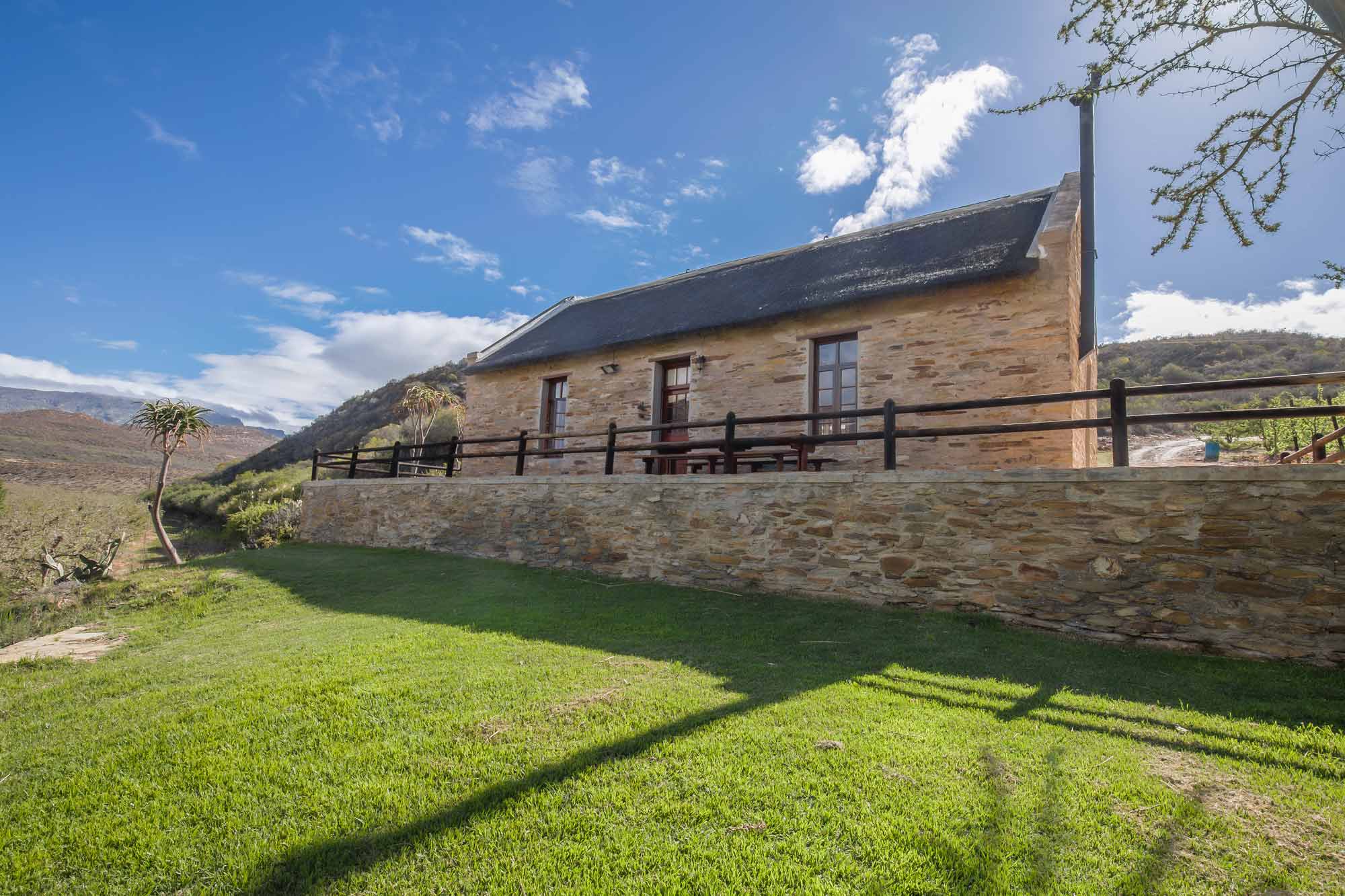 https://mdw-travel-data-us-east-1.s3.amazonaws.com/img/country/South-Africa/Wegbreek-at-Bass-Lodge/img_03.jpg