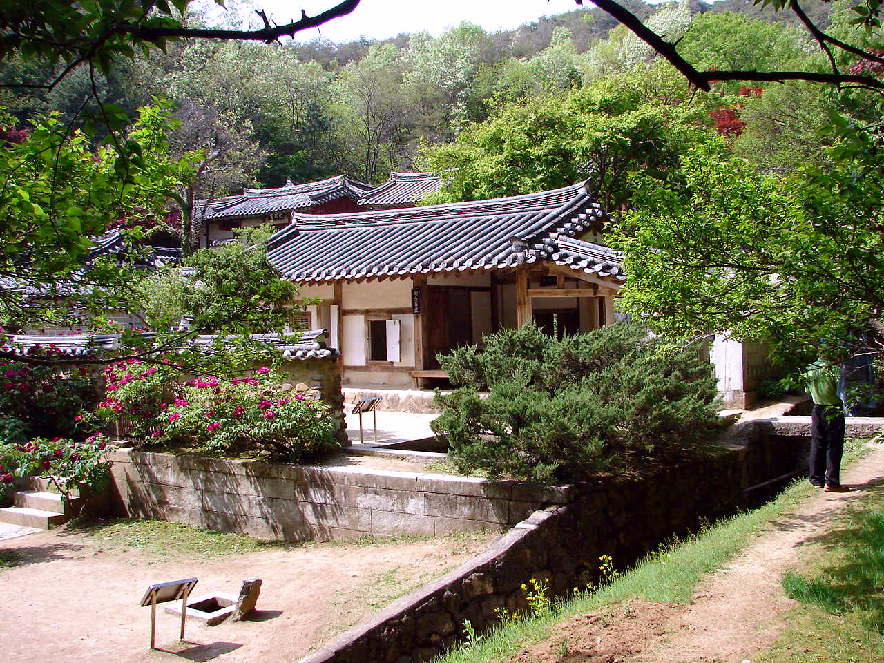 https://mdw-travel-data-us-east-1.s3.amazonaws.com/img/country/South-Korea/Andong-Confucian-School/img_00.jpg