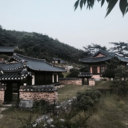 https://mdw-travel-data-us-east-1.s3.amazonaws.com/img/country/South-Korea/Andong-Gunja-Village/img_01.jpg