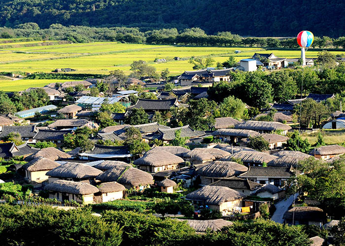 https://mdw-travel-data-us-east-1.s3.amazonaws.com/img/country/South-Korea/Andong-Hahoe-Folk-Village/img_02.jpg