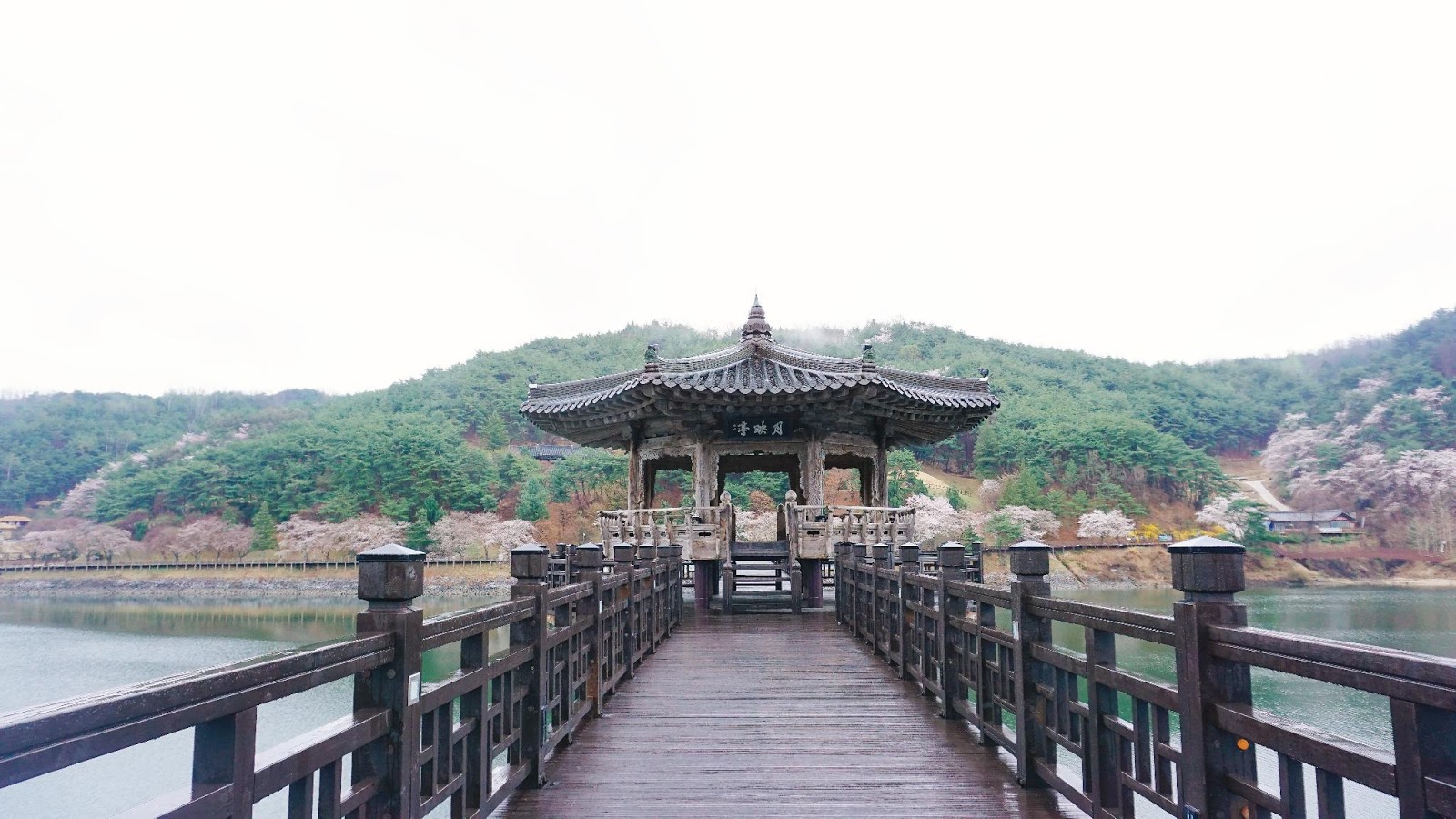 https://mdw-travel-data-us-east-1.s3.amazonaws.com/img/country/South-Korea/Andong-Woryeonggyo-Bridge/img_01.jpg
