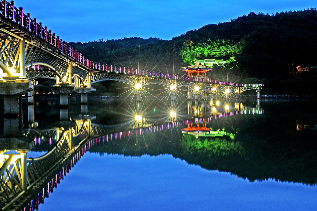 https://mdw-travel-data-us-east-1.s3.amazonaws.com/img/country/South-Korea/Andong-Woryeonggyo-Bridge/img_03.jpg