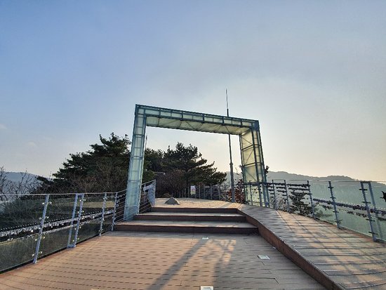 https://mdw-travel-data-us-east-1.s3.amazonaws.com/img/country/South-Korea/Apsan-Park/img_00.jpg