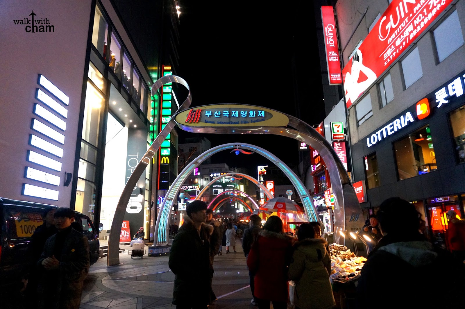 https://mdw-travel-data-us-east-1.s3.amazonaws.com/img/country/South-Korea/BIFF-Square/img_02.jpg