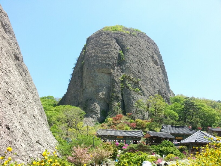 https://mdw-travel-data-us-east-1.s3.amazonaws.com/img/country/South-Korea/Big-Mt-Suni/img_02.jpg