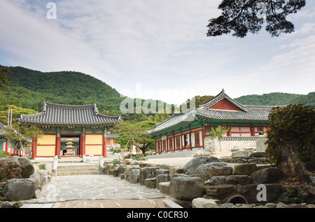 https://mdw-travel-data-us-east-1.s3.amazonaws.com/img/country/South-Korea/Bogyeongsa-Temple/img_01.jpg
