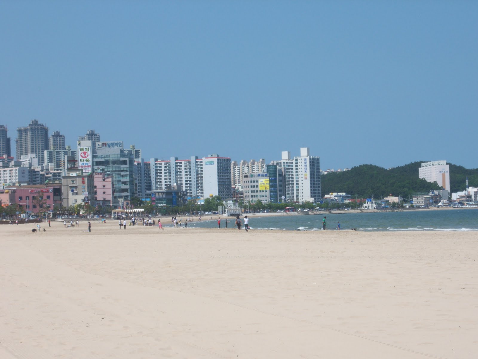 https://mdw-travel-data-us-east-1.s3.amazonaws.com/img/country/South-Korea/Bukbu-Beach/img_01.jpg