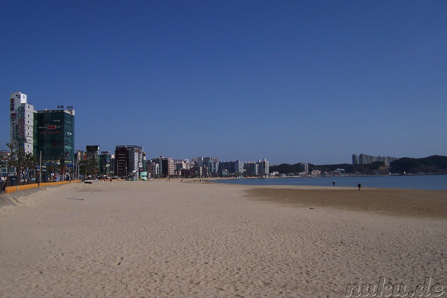 https://mdw-travel-data-us-east-1.s3.amazonaws.com/img/country/South-Korea/Bukbu-Beach/img_02.jpg