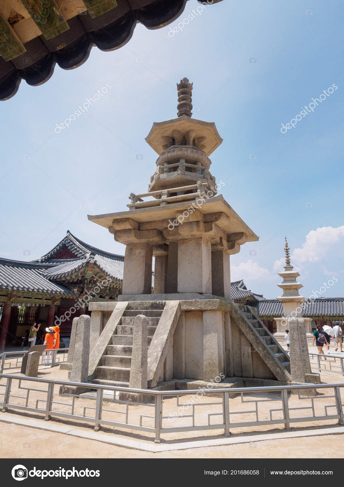 https://mdw-travel-data-us-east-1.s3.amazonaws.com/img/country/South-Korea/Bulguksa-Temple-Dabotap-Pagoda/img_02.jpg