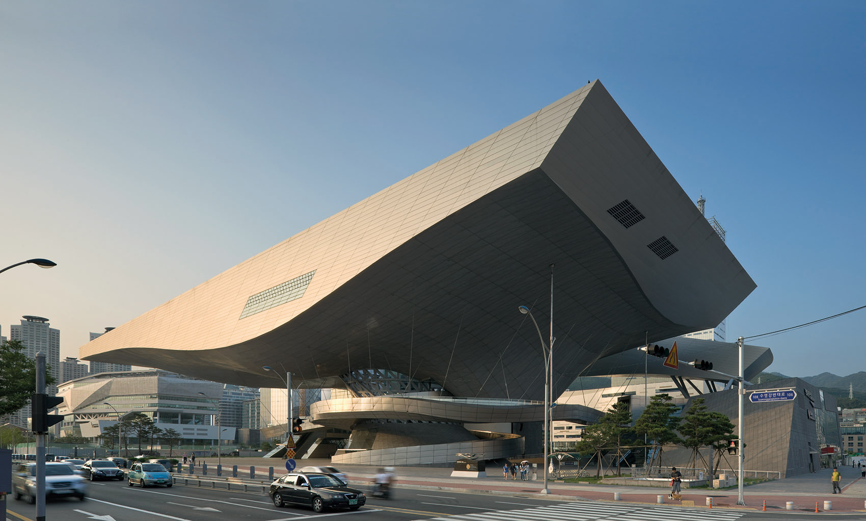 https://mdw-travel-data-us-east-1.s3.amazonaws.com/img/country/South-Korea/Busan-Cinema-Center/img_02.jpg