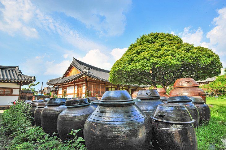 https://mdw-travel-data-us-east-1.s3.amazonaws.com/img/country/South-Korea/Byeongpung-Valley-Recreation-Forest/img_02.jpg