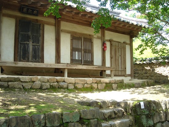 https://mdw-travel-data-us-east-1.s3.amazonaws.com/img/country/South-Korea/Byeongsanseowon-Confucian-Academy/img_03.jpg