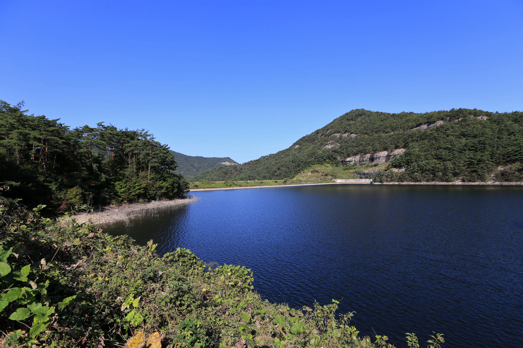 https://mdw-travel-data-us-east-1.s3.amazonaws.com/img/country/South-Korea/Byeonsan-Bando-National-Park/img_01.jpg