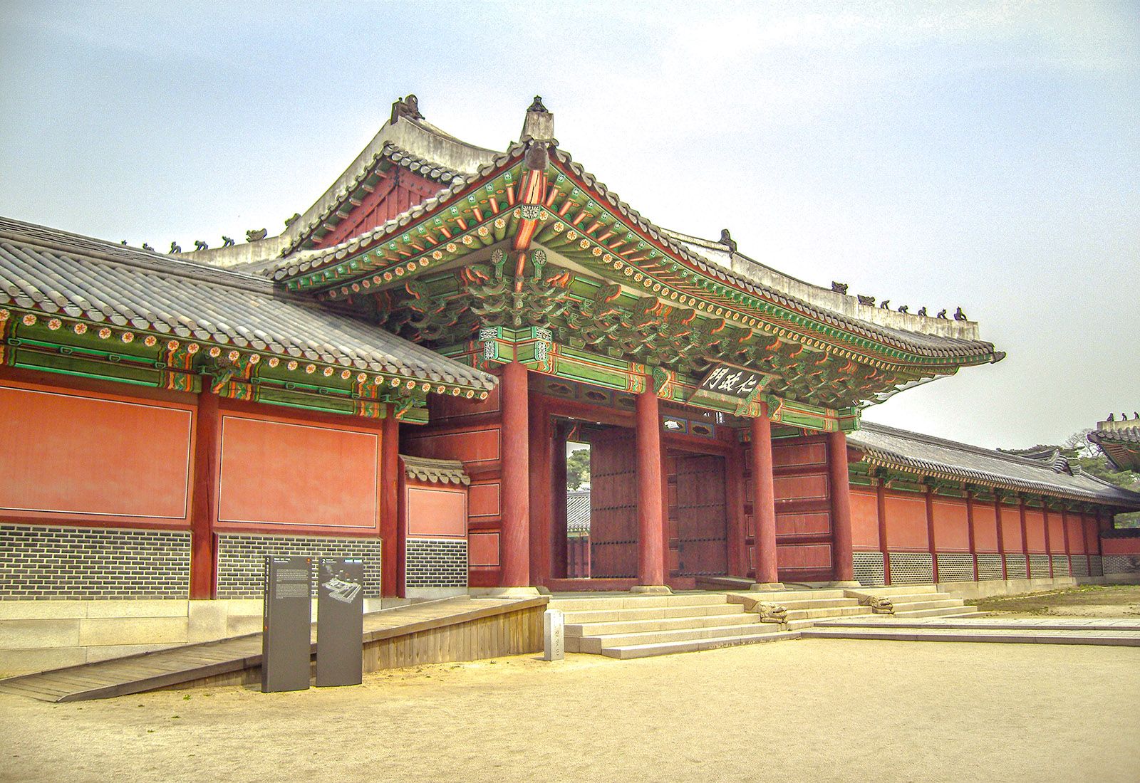 https://mdw-travel-data-us-east-1.s3.amazonaws.com/img/country/South-Korea/Changdeokgung-Palace/img_02.jpg