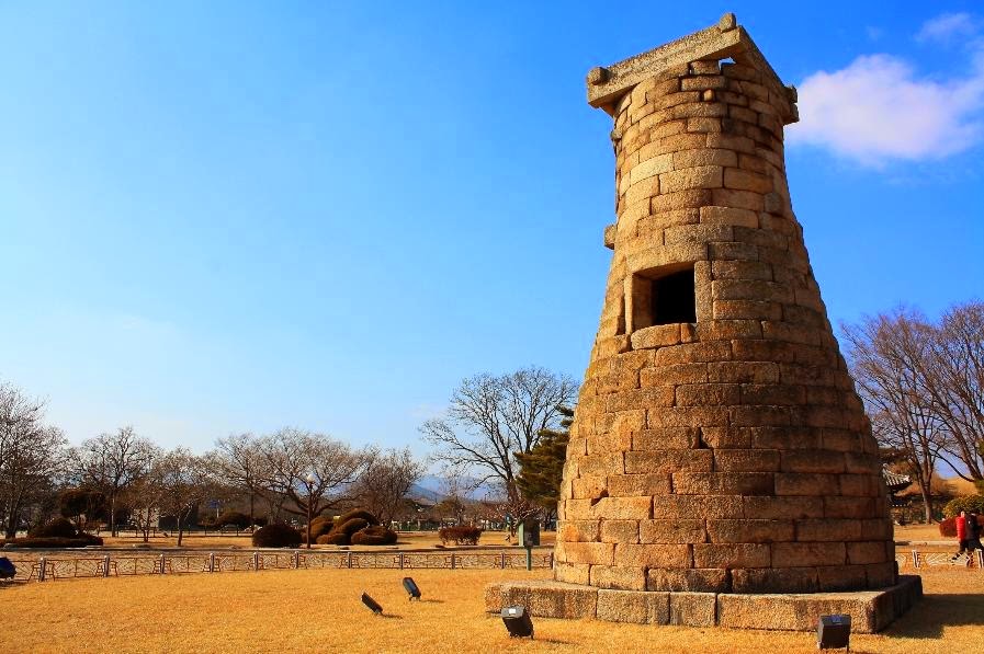 https://mdw-travel-data-us-east-1.s3.amazonaws.com/img/country/South-Korea/Cheomseongdae-Observatory/img_00.jpg