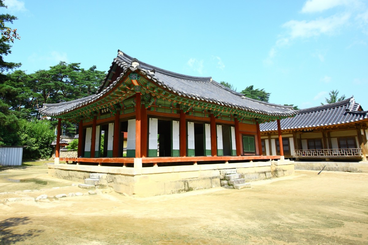 https://mdw-travel-data-us-east-1.s3.amazonaws.com/img/country/South-Korea/Cheonan-Geojeong-Confucian-School/img_01.jpg