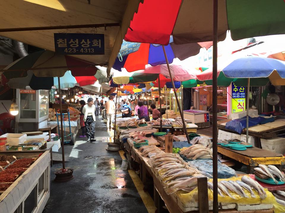 https://mdw-travel-data-us-east-1.s3.amazonaws.com/img/country/South-Korea/Cheondong-Yuche-Market/img_03.jpg