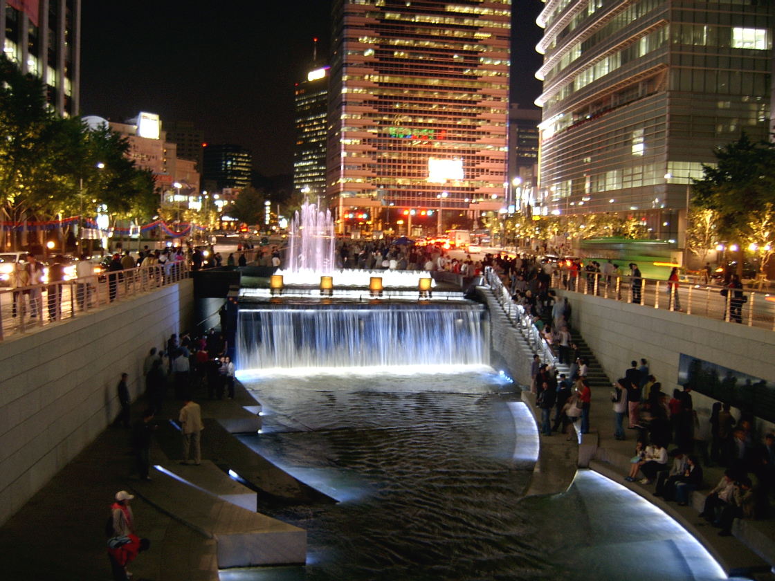 https://mdw-travel-data-us-east-1.s3.amazonaws.com/img/country/South-Korea/Cheonggyecheon-Stream/img_01.jpg