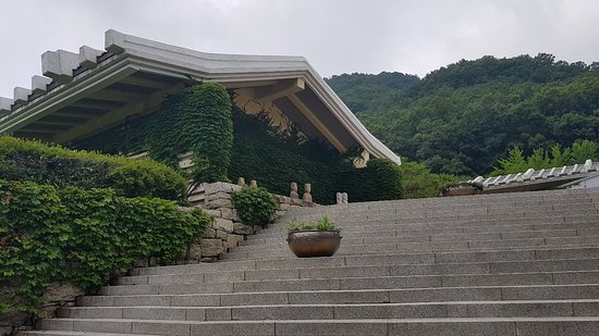 https://mdw-travel-data-us-east-1.s3.amazonaws.com/img/country/South-Korea/Cheongju-National-Traditional-Art-Institute-Museum/img_01.jpg