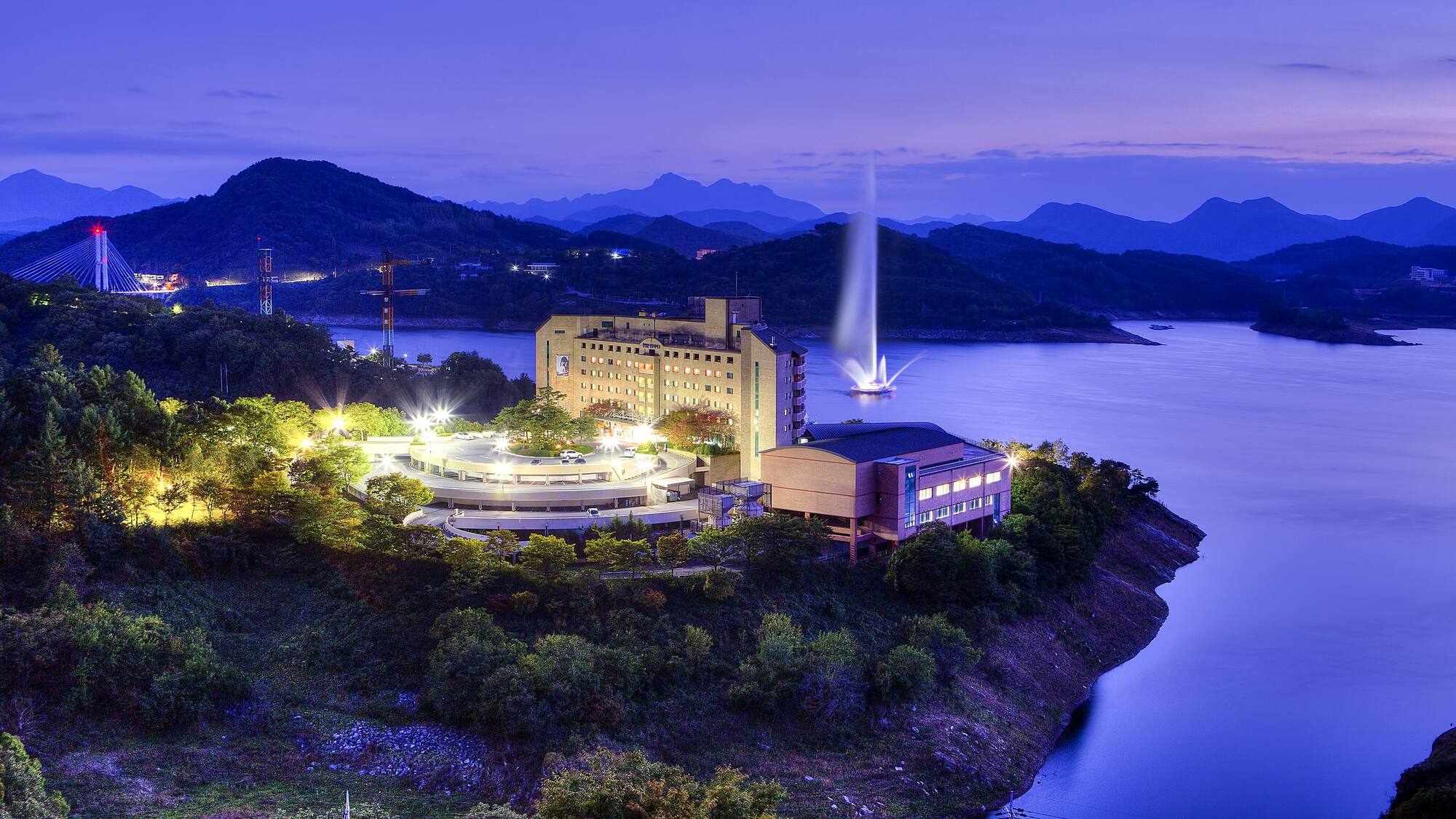 https://mdw-travel-data-us-east-1.s3.amazonaws.com/img/country/South-Korea/Cheongpung-Lake/img_00.jpg