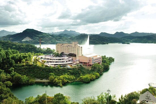 https://mdw-travel-data-us-east-1.s3.amazonaws.com/img/country/South-Korea/Cheongpung-Lake/img_01.jpg