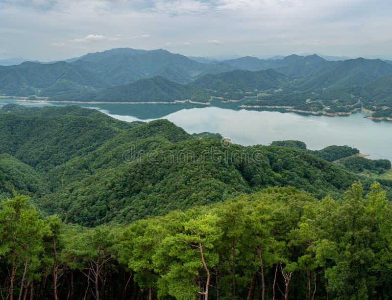 https://mdw-travel-data-us-east-1.s3.amazonaws.com/img/country/South-Korea/Cheongpung-Lake/img_03.jpg