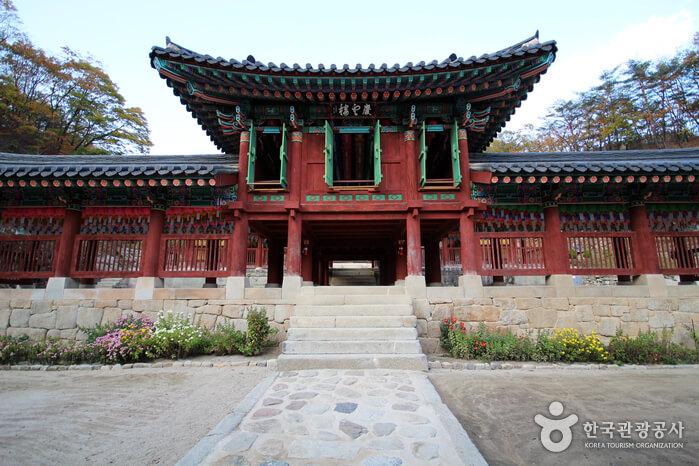 https://mdw-travel-data-us-east-1.s3.amazonaws.com/img/country/South-Korea/Cheongpyeongsa-Temple/img_01.jpg