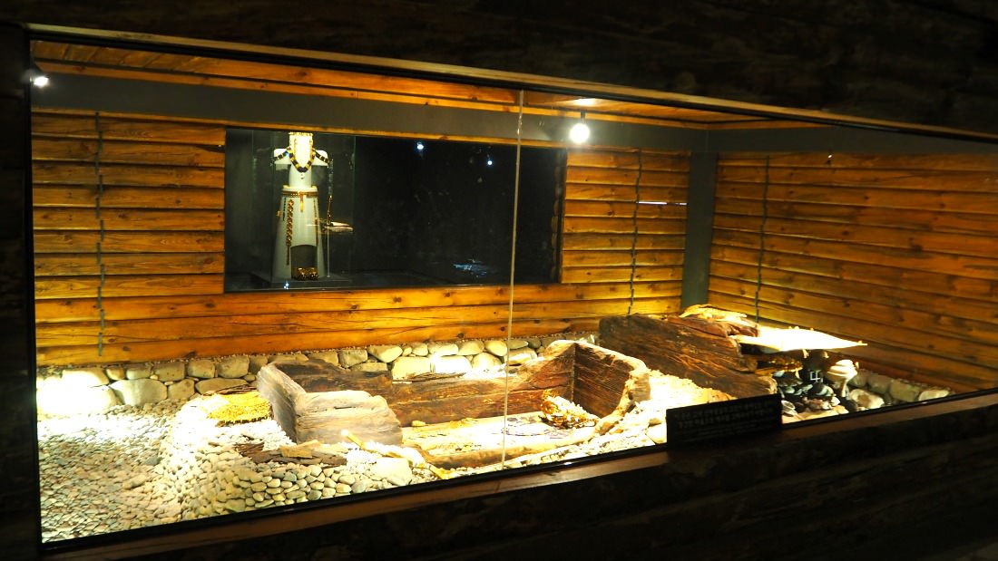 https://mdw-travel-data-us-east-1.s3.amazonaws.com/img/country/South-Korea/Cheonmachong-Tomb/img_01.jpg