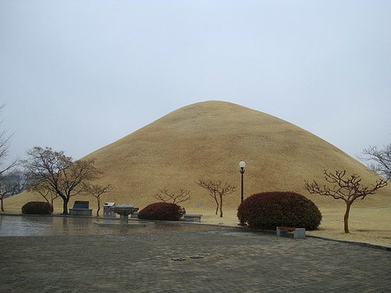 https://mdw-travel-data-us-east-1.s3.amazonaws.com/img/country/South-Korea/Choe-Chi-Won-Tomb/img_02.jpg