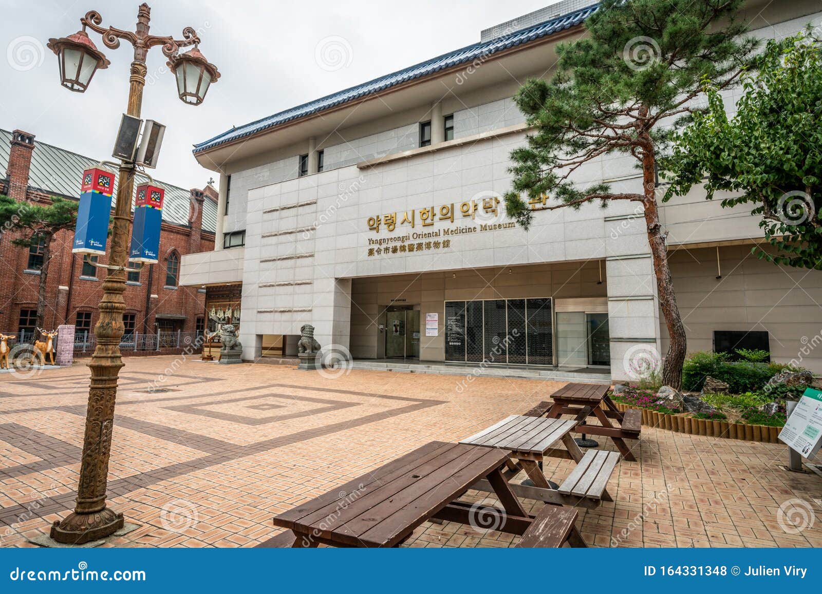 https://mdw-travel-data-us-east-1.s3.amazonaws.com/img/country/South-Korea/Daegu-Yangnyeongsi-Museum-of-Oriental-Medicine/img_00.jpg