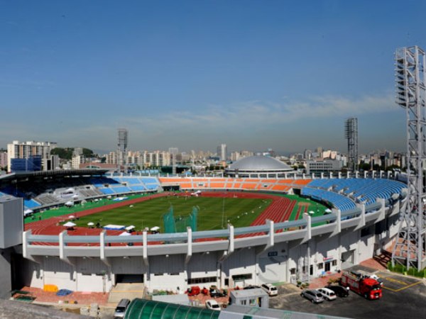 https://mdw-travel-data-us-east-1.s3.amazonaws.com/img/country/South-Korea/Daejeon-Hanbat-Baseball-Stadium/img_00.jpg