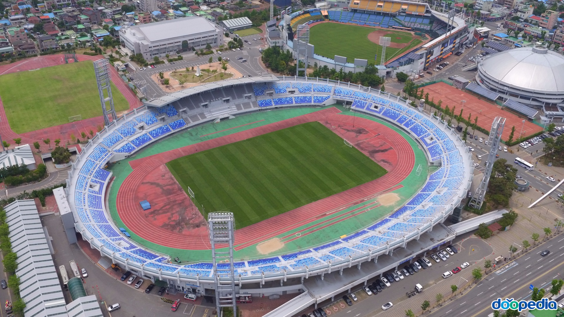 https://mdw-travel-data-us-east-1.s3.amazonaws.com/img/country/South-Korea/Daejeon-Hanbat-Baseball-Stadium/img_02.jpg