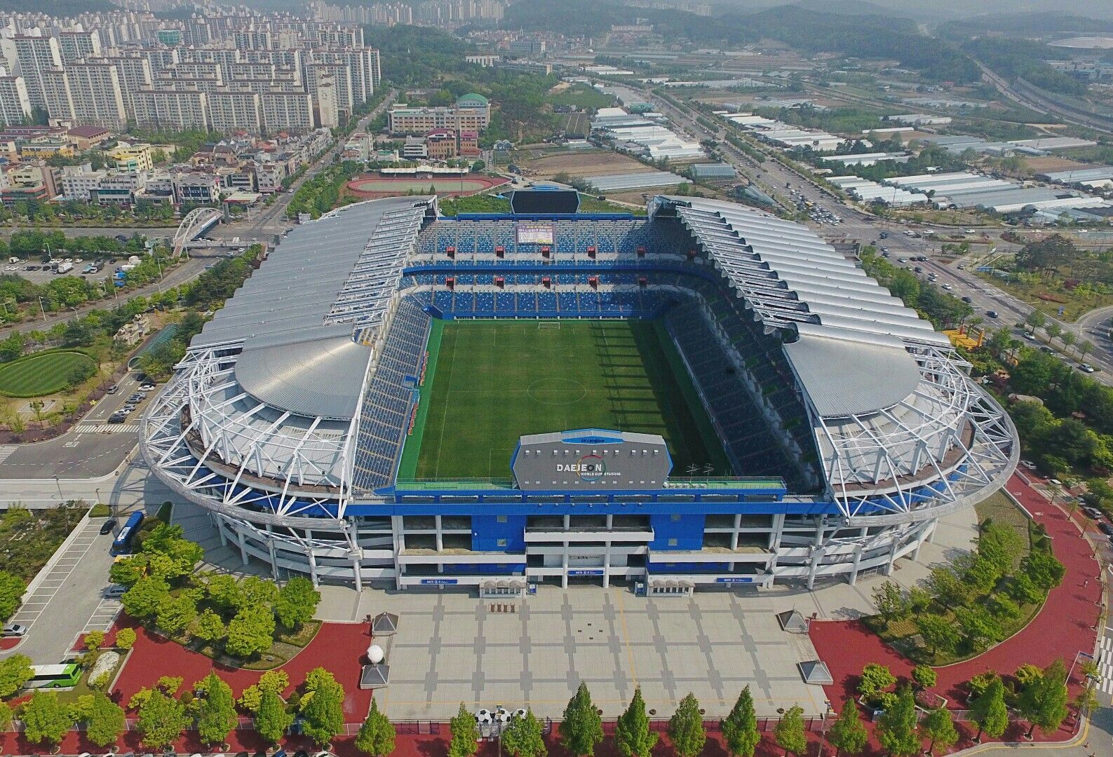 https://mdw-travel-data-us-east-1.s3.amazonaws.com/img/country/South-Korea/Daejeon-World-Cup-Stadium/img_01.jpg
