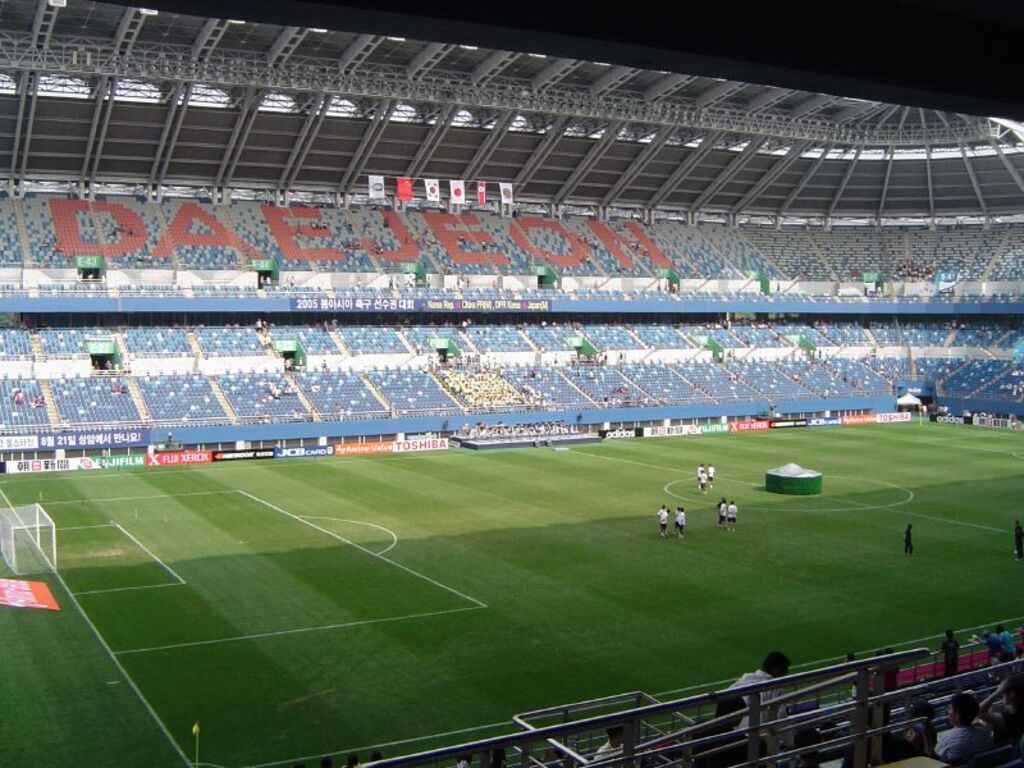 https://mdw-travel-data-us-east-1.s3.amazonaws.com/img/country/South-Korea/Daejeon-World-Cup-Stadium/img_03.jpg