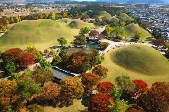 https://mdw-travel-data-us-east-1.s3.amazonaws.com/img/country/South-Korea/Daereungwon-Tomb-Complex/img_01.jpg