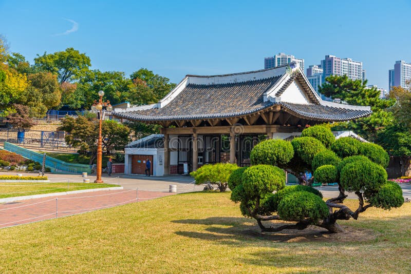 https://mdw-travel-data-us-east-1.s3.amazonaws.com/img/country/South-Korea/Dalseong-Park/img_01.jpg