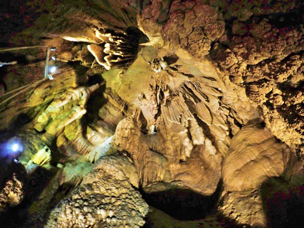https://mdw-travel-data-us-east-1.s3.amazonaws.com/img/country/South-Korea/Danyang-Gosu-Cave/img_03.jpg