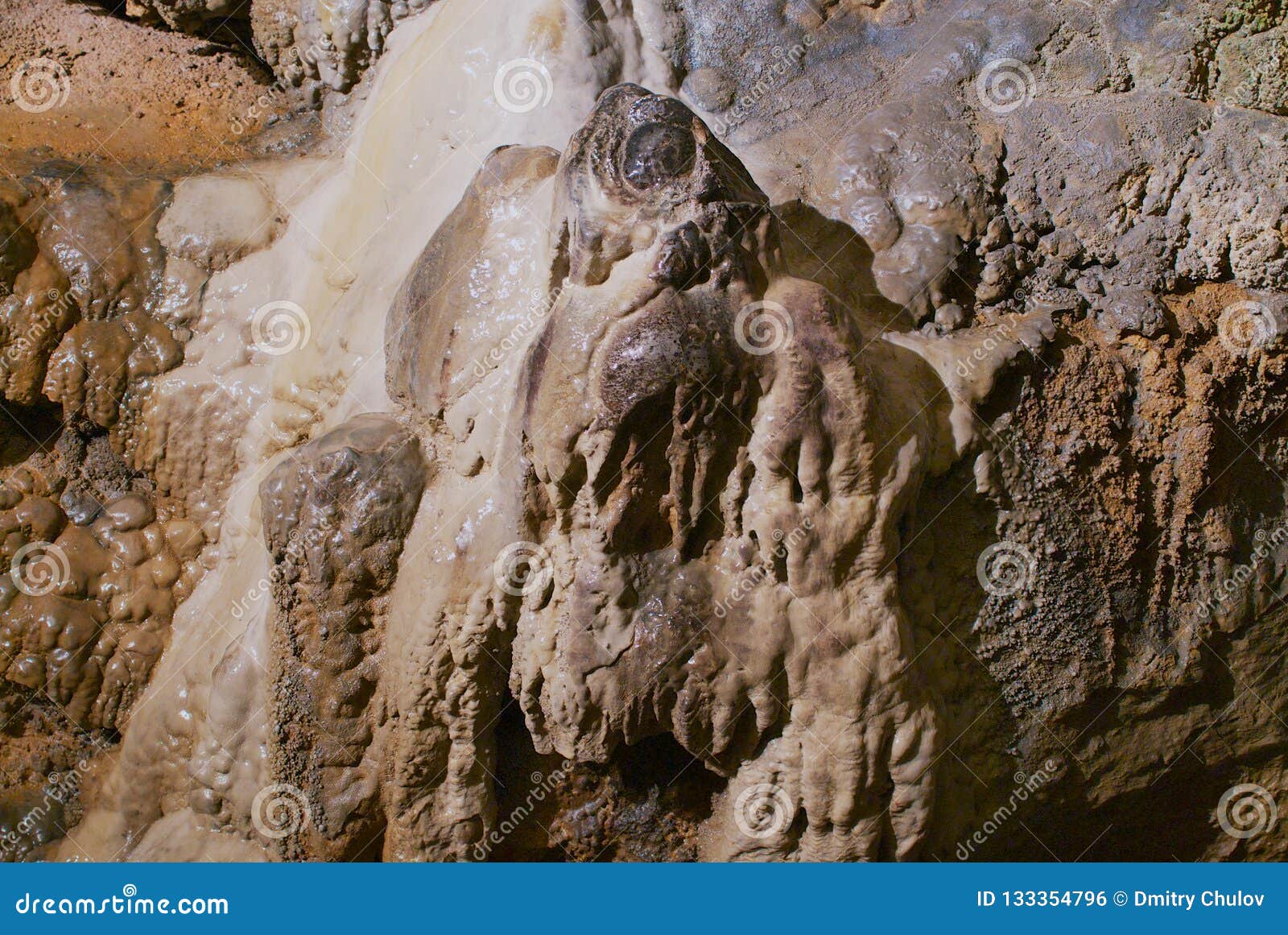 https://mdw-travel-data-us-east-1.s3.amazonaws.com/img/country/South-Korea/Danyang-Gosu-Cave/img_04.jpg