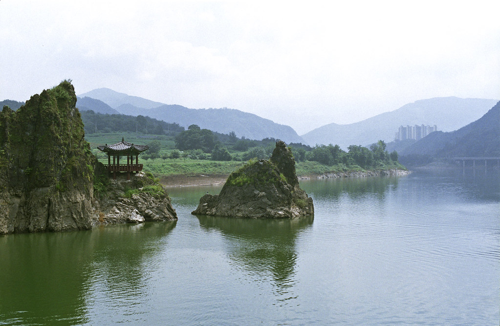 https://mdw-travel-data-us-east-1.s3.amazonaws.com/img/country/South-Korea/Dodamsambong-Peaks/img_04.jpg