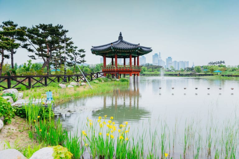 https://mdw-travel-data-us-east-1.s3.amazonaws.com/img/country/South-Korea/Dodong-Seowon/img_02.jpg