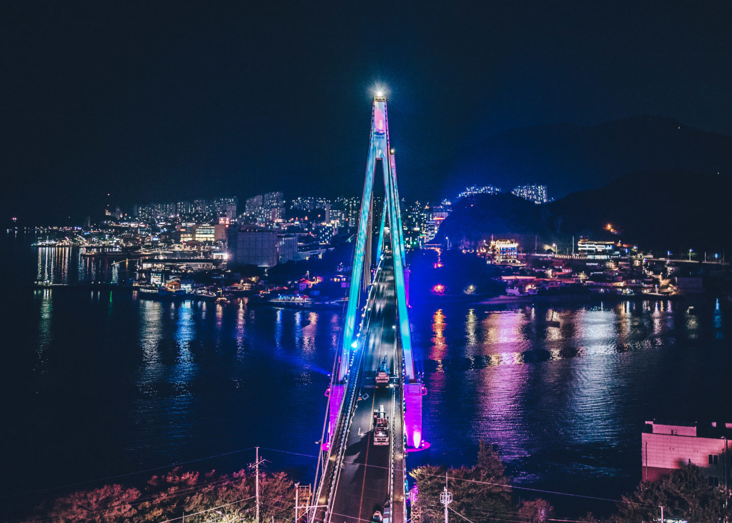 https://mdw-travel-data-us-east-1.s3.amazonaws.com/img/country/South-Korea/Dolsan-Bridge/img_01.jpg
