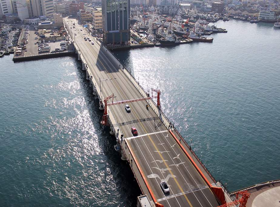 https://mdw-travel-data-us-east-1.s3.amazonaws.com/img/country/South-Korea/Dolsandaegyo-Bridge/img_02.jpg