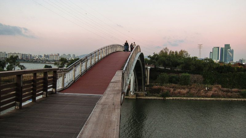 https://mdw-travel-data-us-east-1.s3.amazonaws.com/img/country/South-Korea/Dolsandaegyo-Bridge/img_03.jpg