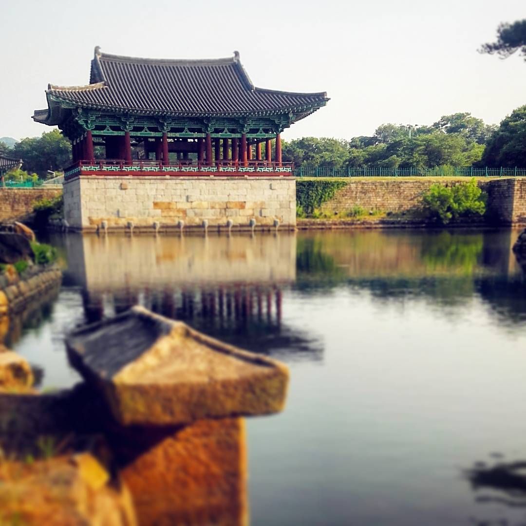 https://mdw-travel-data-us-east-1.s3.amazonaws.com/img/country/South-Korea/Donggung-Palace-and-Wolji-Pond/img_03.jpg