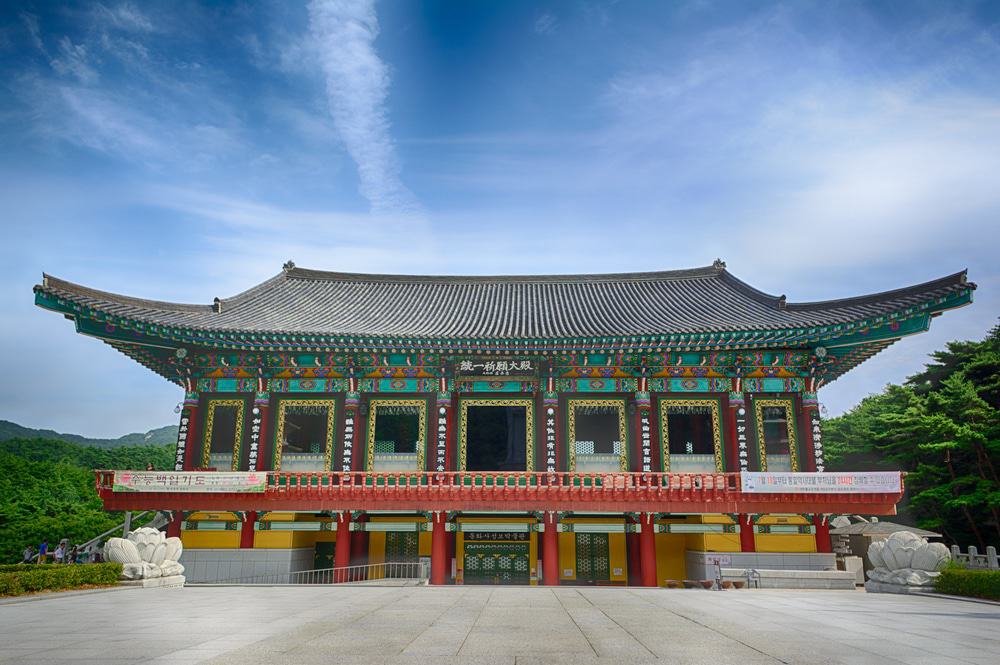 https://mdw-travel-data-us-east-1.s3.amazonaws.com/img/country/South-Korea/Donghwa-sa-Temple/img_02.jpg